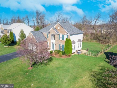 422 Sawgrass Dr, Charles Town, WV 25414-5956