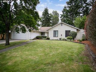 11930 Burnett Ln, Beaverton, OR 97008-7962