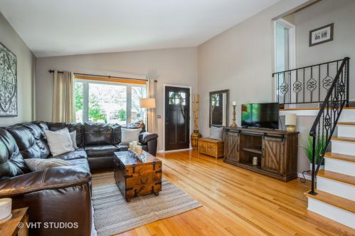 235 Tee Ln, Hanover Park, IL 60108-1615