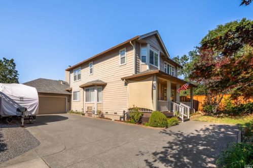 325 Maiden Ln, Windsor, CA 95492-9744