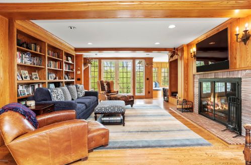 672 Lake Ave, Greenwich CT  06830-3854 exterior