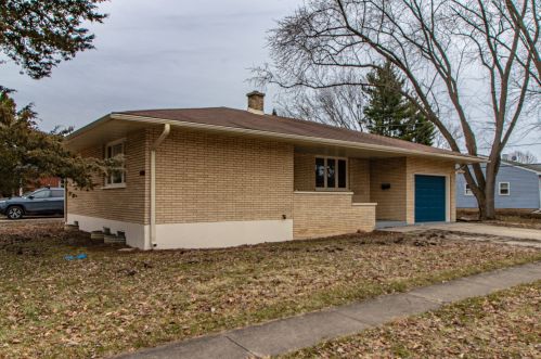 195 Union St, Bull Valley, IL 60014-6067