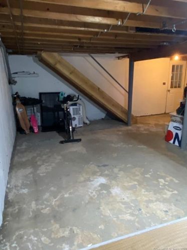 19 Dodge Dr, Huntington CT  06484-1723 exterior