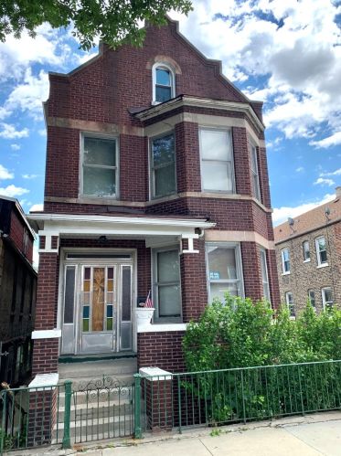 3639 Paulina St, Chicago, IL 60609-1222