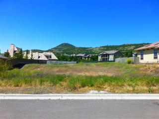 4805 Oakleaf Pass Dr, Medford, OR 97504-9426