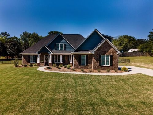 101 Pond View Pt, Lagrange, GA 30240-9730