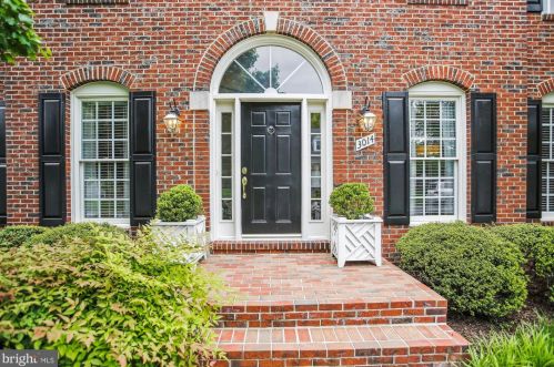 3014 Ashburton Manor Dr, Herndon, VA 20171-2286