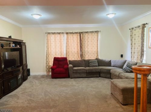 137 Crestview Ln, Mount Arlington, NJ 07856-2302