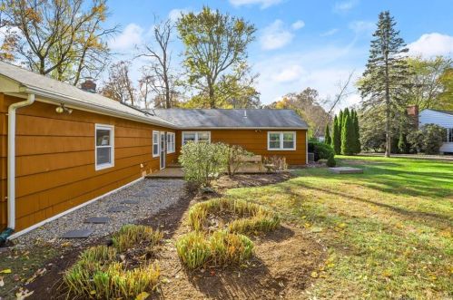 27 Oriole Dr, Norwalk CT  06851-5608 exterior