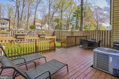10008 Chestnut Wood Ln, Springfield VA  22015-2701 exterior