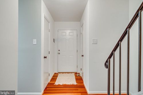 6142 Calico Pool Ln, Springfield VA  22015-3705 exterior
