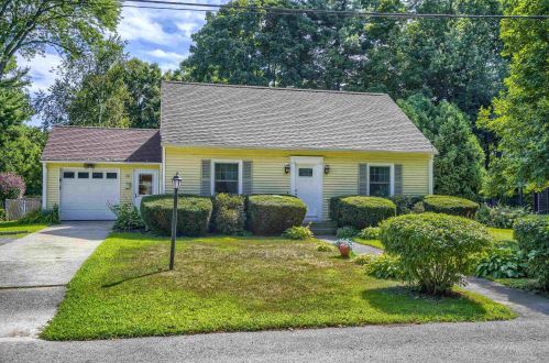 10 Burnham Ave, Nashua, NH 03064-1911