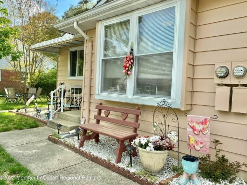 11 Molly Pitcher Blvd, Lakehurst, NJ 08759-1561