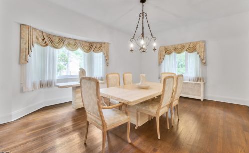 34 Luddington Rd, Town Center, NJ 07052-4327