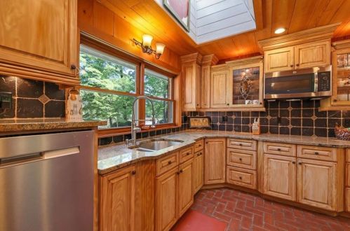 1630 Brandon Hall Dr, Atlanta GA  30350-3703 exterior