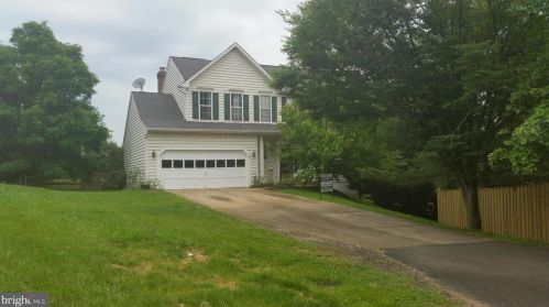 12812 Tournament Dr, Herndon, VA 20191-5860