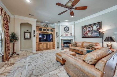 2221 Southern Oaks Dr, Cedar Hill TX 75104-6414 exterior