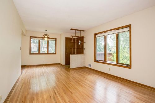 1103 Gresham Ave, Saint Paul MN  55128-5813 exterior