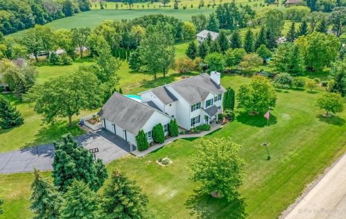 1905 Lands Ct, Bull Valley, IL 60012-2212