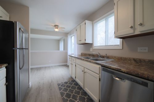 1154 Greensfield Dr, Naperville IL  60563-3338 exterior
