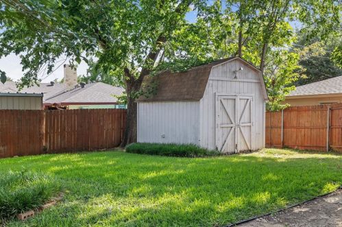 2612 Avenida Loop, Irving TX  75062-5131 exterior