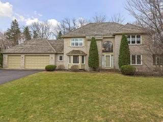 15225 Woodside Ln, Hopkins, MN 55345-3678