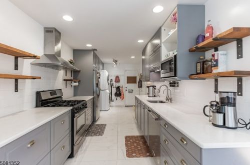 6 Brookline Ct, Princeton NJ  08540-1741 exterior
