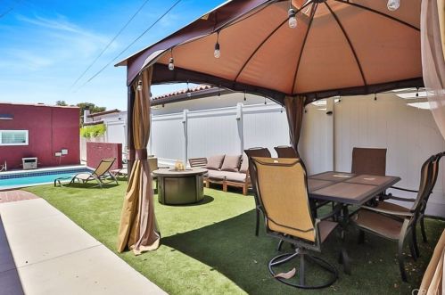 2019 Chilton Dr, Glendale CA  91201-1169 exterior