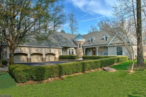 7 Old Mine Rd, Lebanon, NJ 08833-4540