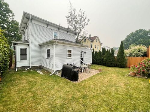 18 Russell St, Norwalk, CT 06855-2132