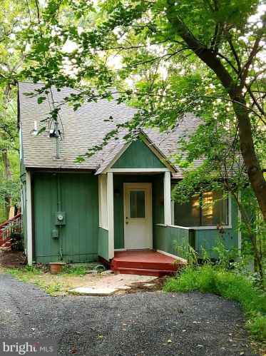 247 Persimmon Ln, Gerrardstown, WV 25420-3809