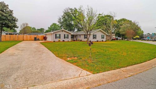 105 Somerset Dr, Warner Robins GA  31088-6332 exterior