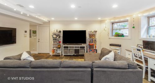 6818 Ashland Blvd, Chicago, IL 60626-3787