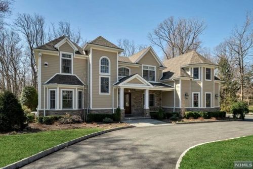 36 Pinehill Dr, Upper Saddle River, NJ 07458-1915