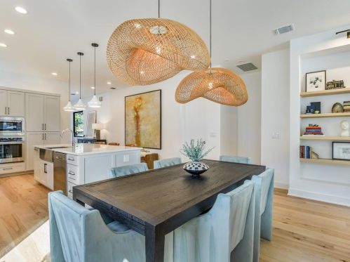 6001 Eureka Dr, Austin TX  78745-2962 exterior
