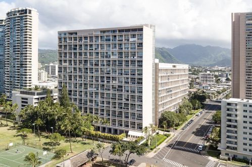 500 University Ave, Honolulu HI  96826-4904 exterior