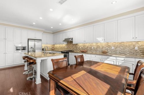 66 Rembrandt, Irvine CA  92620-7314 exterior