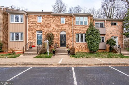 8302 Highcliffe Ct, Annandale, VA 22003-4354