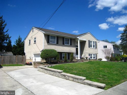 6 Academy Dr, Stratford, NJ 08084-2106
