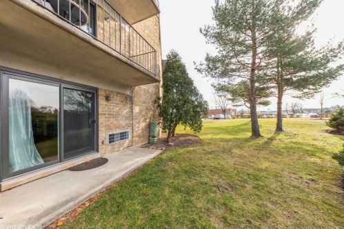 5600 Astor Ln, Rolling Meadows IL  60008-4126 exterior