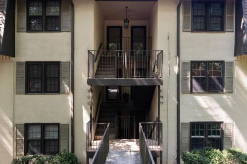 178 Barone Pl, Atlanta GA  30327-1073 exterior