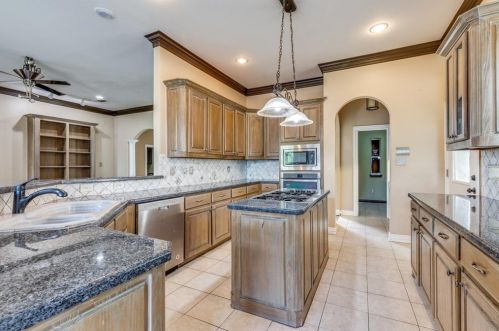 2859 Fairway Dr, Cedar Hill TX 75104-8288 exterior