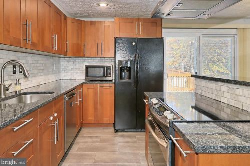 8290 Morning Dew Ct, Springfield VA  22153-3812 exterior