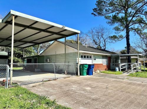 600 Catalpa St, Angleton, TX 77515-4804