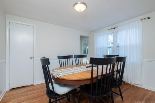 11 Dobson Cir, Middletown CT  06457-4603 exterior