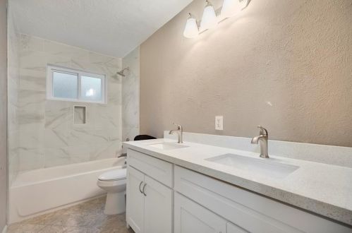 1741 Hialeah, Taylor Lake Village TX 77586-2938 exterior