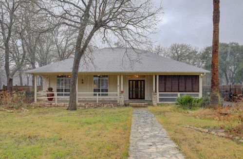 113 Rolling Hill Dr, Halsted, TX 78945-5752