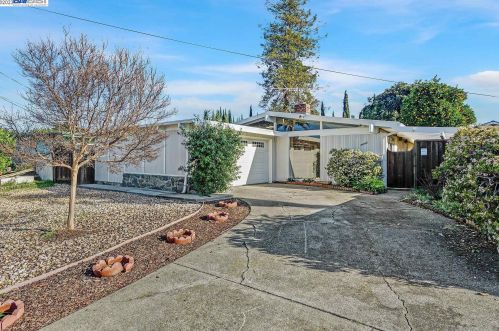 24962 Papaya St, Hayward, CA 94545-2415