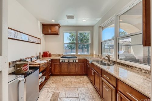 1814 Main St, Huntington Beach CA  92648-2725 exterior