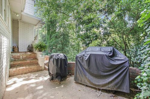 4142 Haverhill Dr, Atlanta GA  30342-3818 exterior
